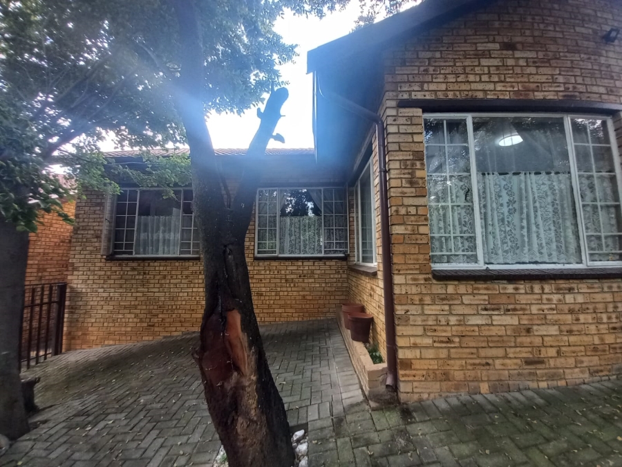 4 Bedroom Property for Sale in Safari Gardens North West